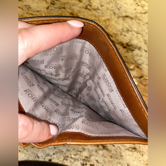 MICHAEL KORS DESIGNER HANDBAG WITH MATCHING WALLET - Picture 11 of 13